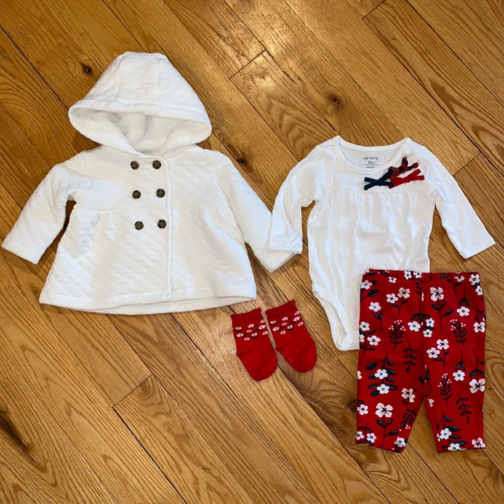 Carter’s baby girl holiday outfit size 3 Months
